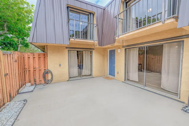 Unit 105 photo 20