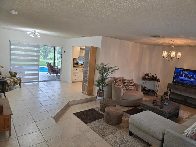 Residence photo 2