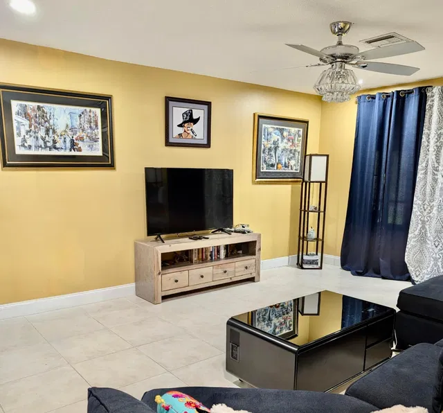 Residence photo 5