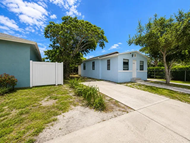 Residence photo 2