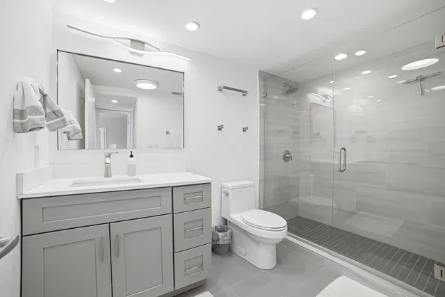 Unit 309 photo 17