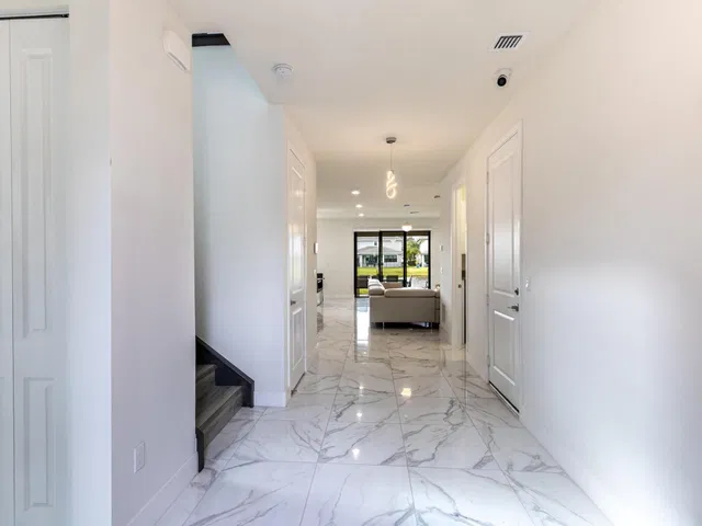 Residence photo 5