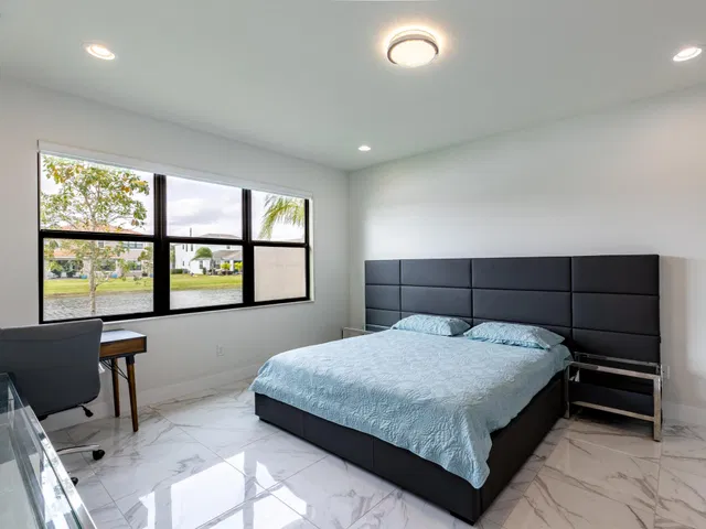 Residence photo 17