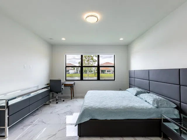 Residence photo 18