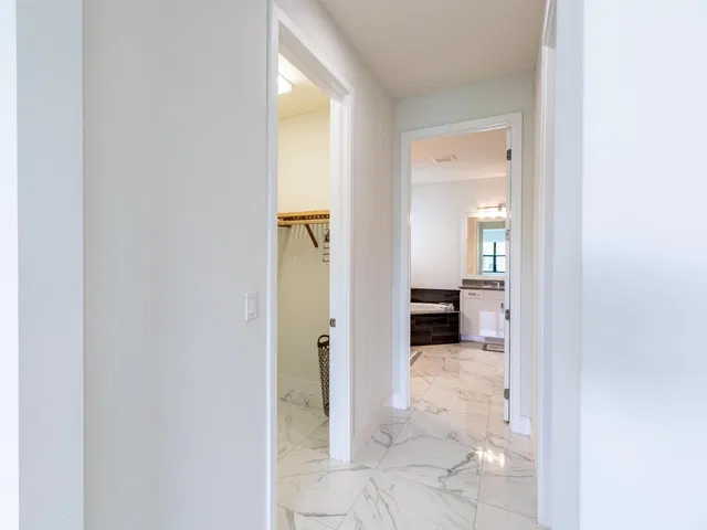 Residence photo 19