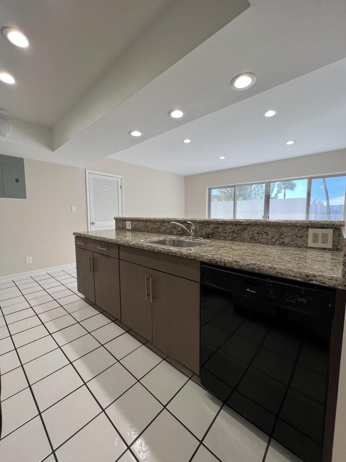 Residence photo 17