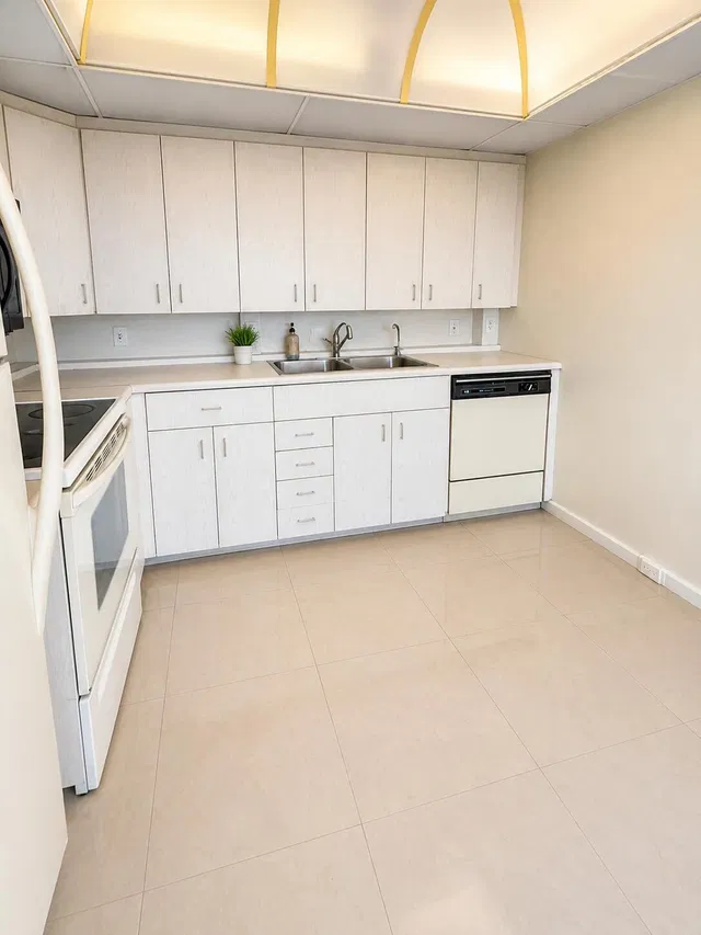 Residence photo 2