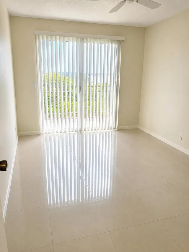 Residence photo 5