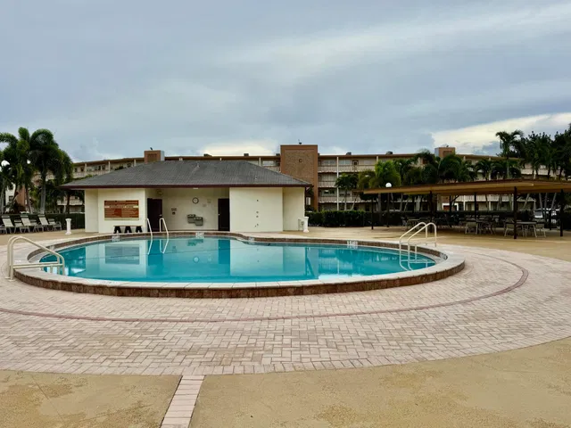 Residence photo 8