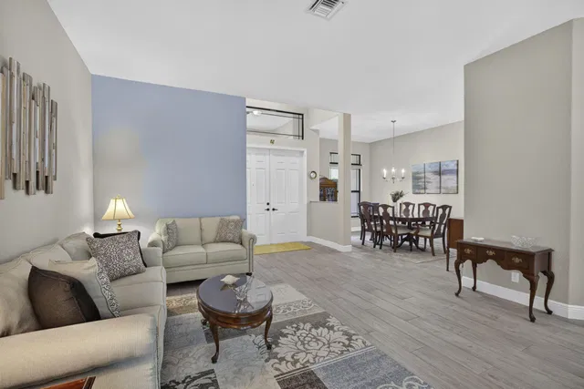 Residence photo 17