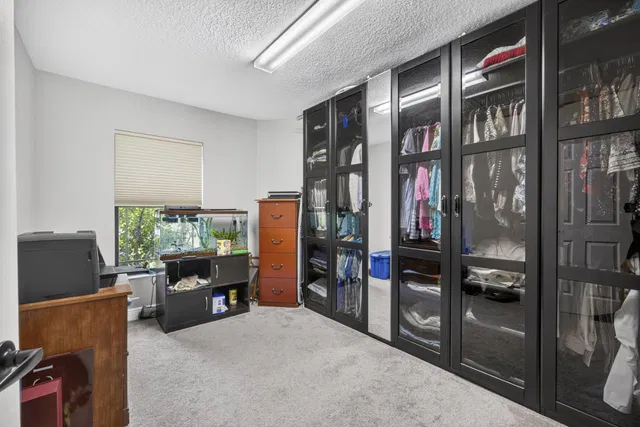 Residence photo 32
