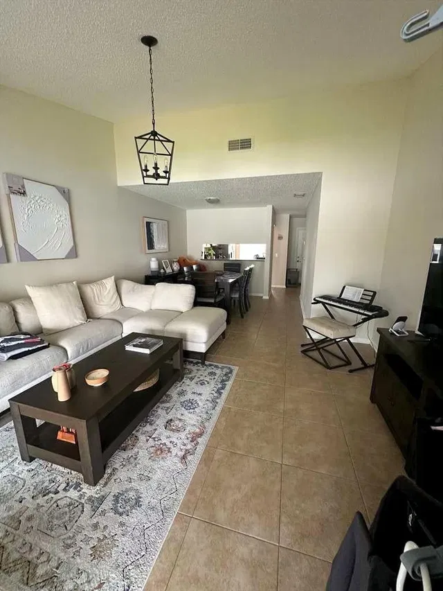 Residence photo 3