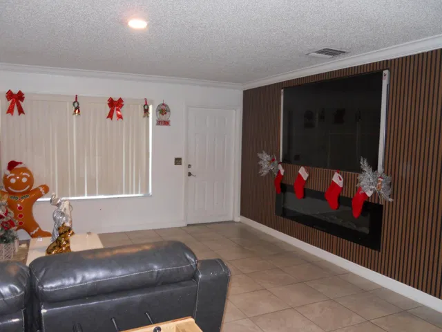 Unit C photo 3