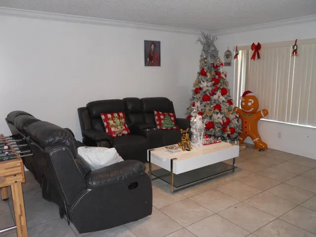 Unit C photo 5