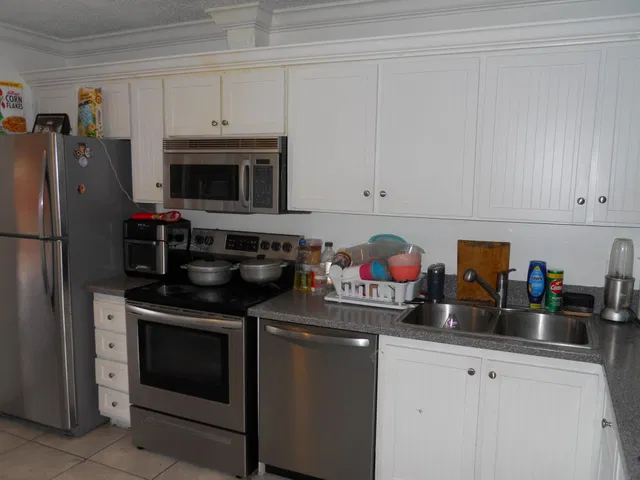 Unit C photo 10