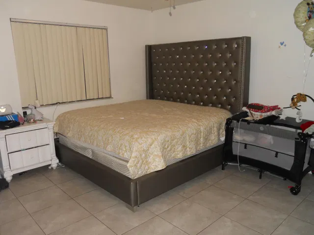 Unit C photo 15