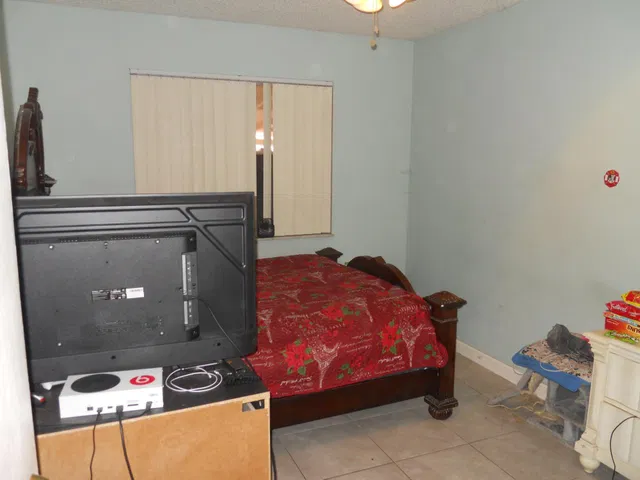 Unit C photo 18