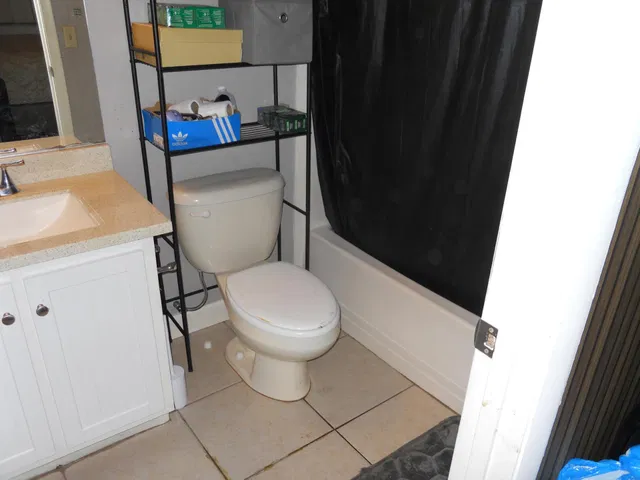 Unit C photo 20