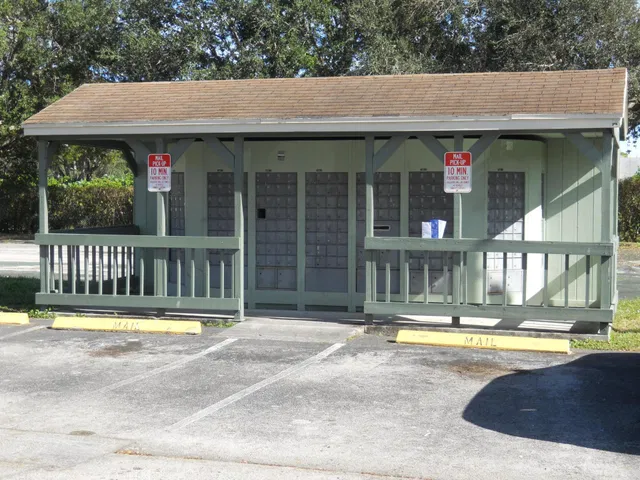Unit C photo 26