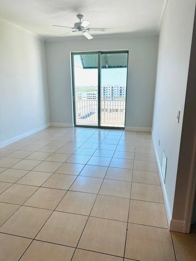 610 Clematis Unit 808 photo 19