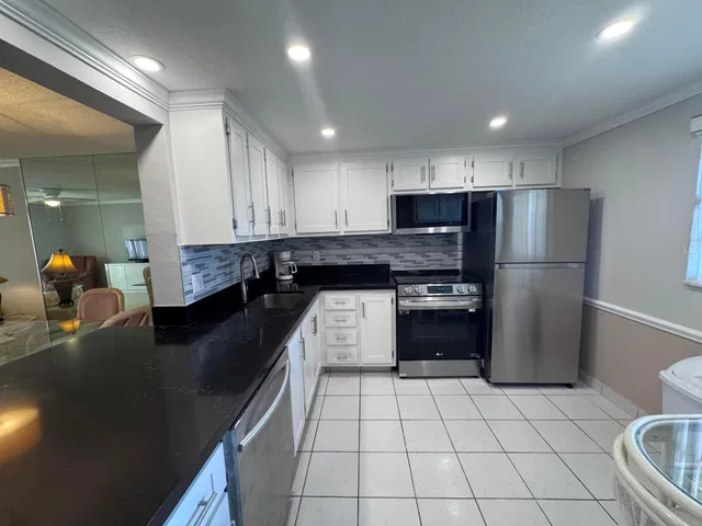 Unit 4030 photo 3