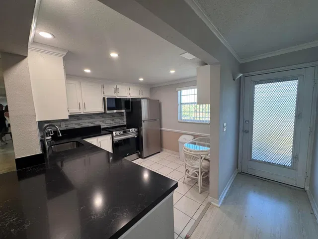 Unit 4030 photo 4