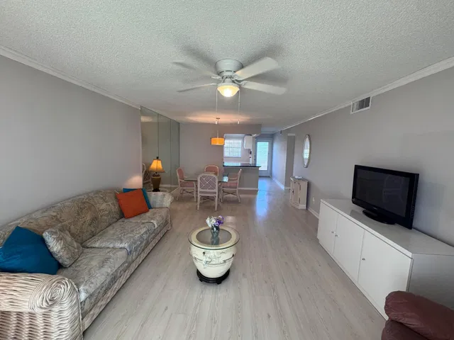 Unit 4030 photo 8