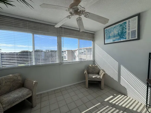 Unit 4030 photo 9
