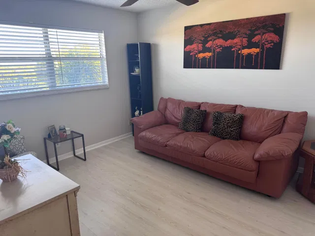 Unit 4030 photo 10