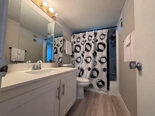 Unit 4030 photo 12