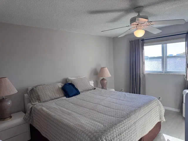 Unit 4030 photo 15