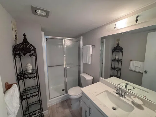 Unit 4030 photo 17