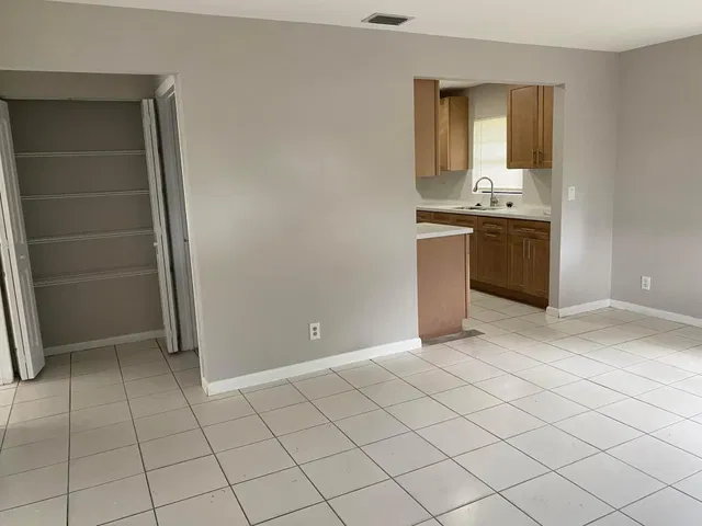 Residence photo 2