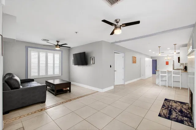 Residence photo 6