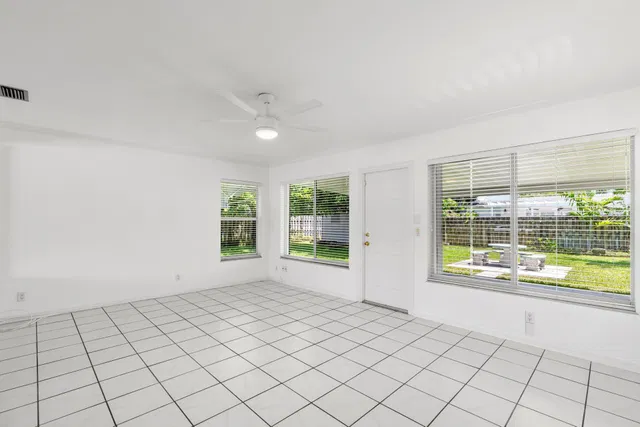 SoSo West Palm Beach Residence photo 13