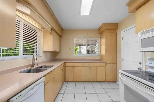 SoSo West Palm Beach Residence photo 17