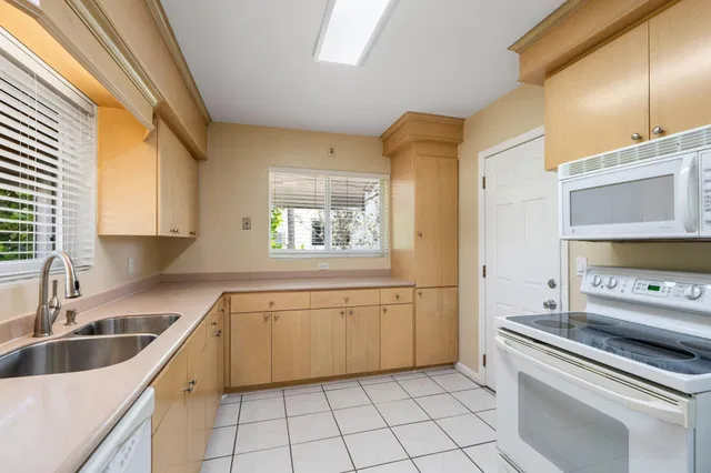 SoSo West Palm Beach Residence photo 18
