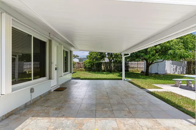 SoSo West Palm Beach Residence photo 27