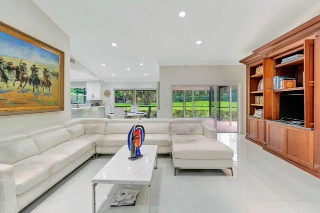 Eastpointe Country Club Residence photo 6