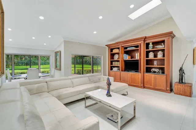 Eastpointe Country Club Residence photo 8