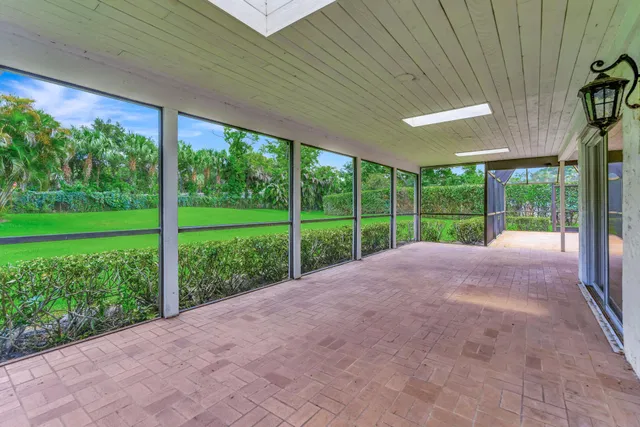 Eastpointe Country Club Residence photo 25