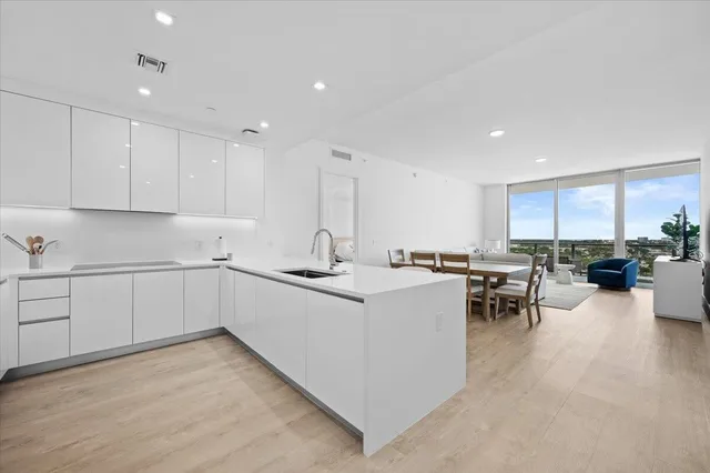 Nautilus 220 Unit 1513 photo 3