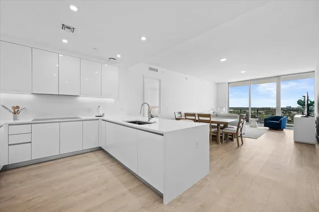 Nautilus 220 Unit 1513 photo 4