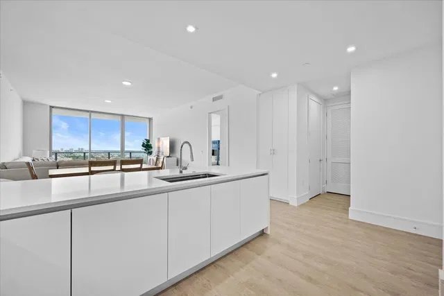 Nautilus 220 Unit 1513 photo 5