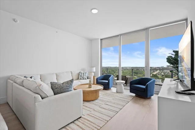 Nautilus 220 Unit 1513 photo 6