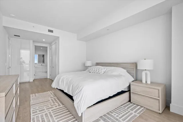 Nautilus 220 Unit 1513 photo 12