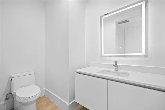 Nautilus 220 Unit 1513 photo 20