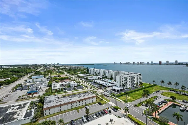 Nautilus 220 Unit 1513 photo 23