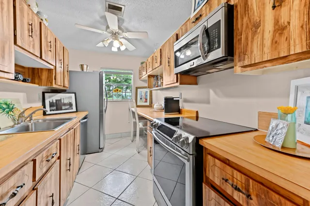 Unit C photo 15