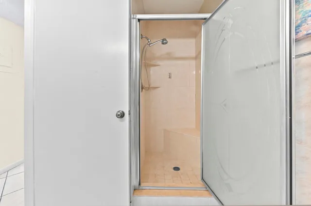 Unit C photo 18